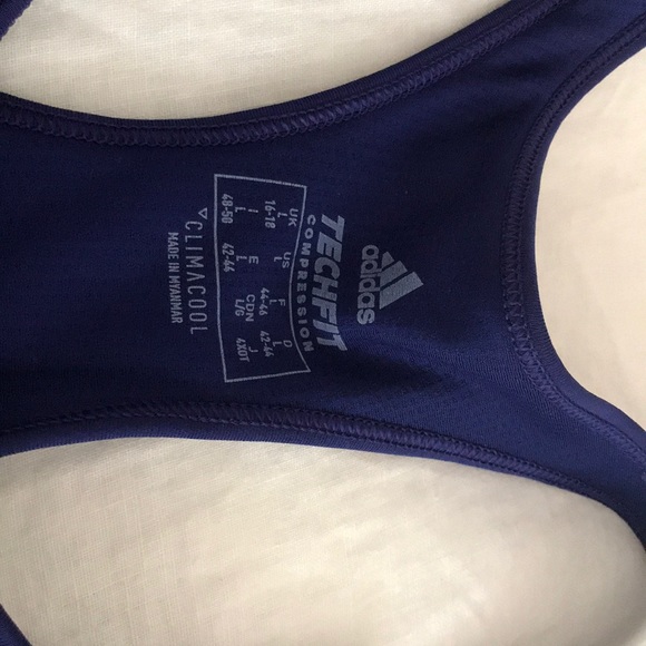 Workout support top with built in bra - Picture 2 of 3